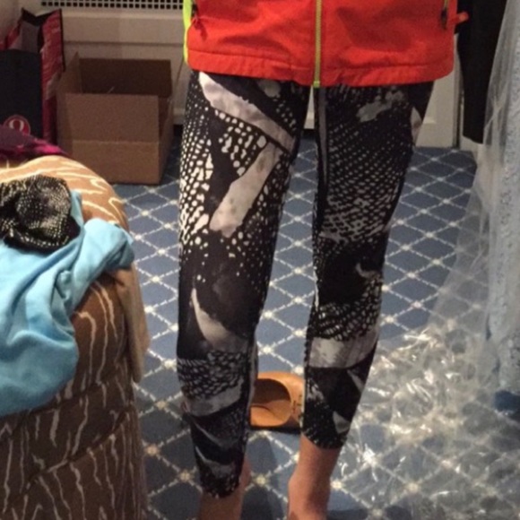 Lululemon leggings mosaic white/black print - Picture 6 of 6